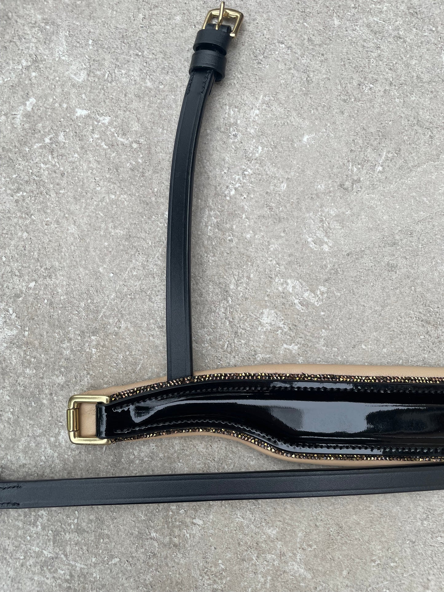 Neusriem Lak leer - Crème onderlegd - Rocktrim Goud